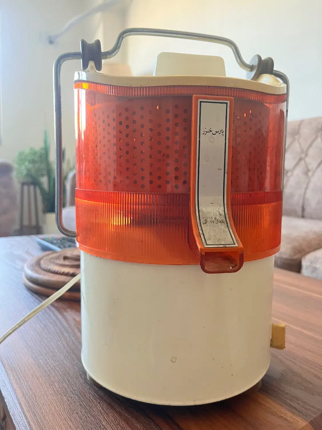 آبمیوه گیری|آبمیوه‌گیر و آب‌مرکبات‌گیر|رشت, کوی فکوری|دیوار