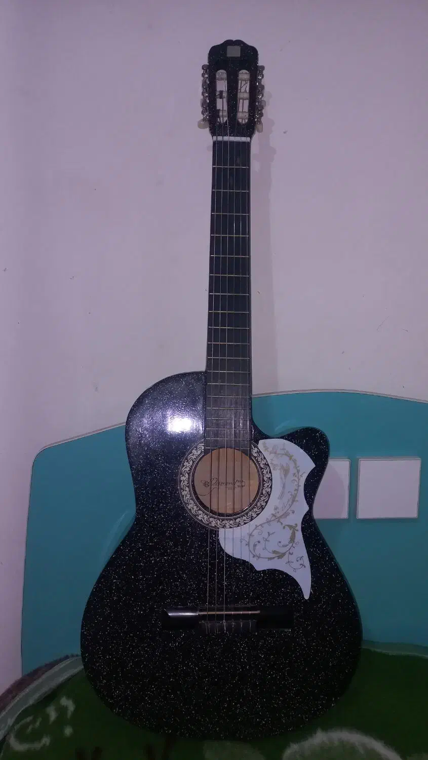 گیتار دیاموند سیم های نو و بسیار صدای دلنشین|گیتار، بیس، امپلیفایر|محمدشهر, شهرک پیام (مهرالبرز)|دیوار