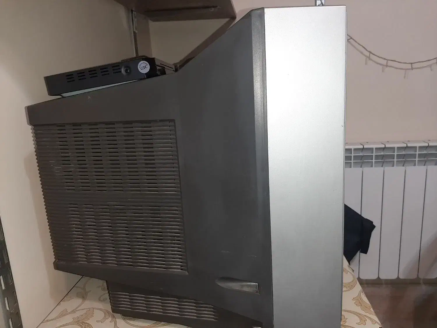 تلویزیون لامپی قدیمی فلت LG|تلویزیون و پروژکتور|اندیشه, اندیشه فاز ۱|دیوار