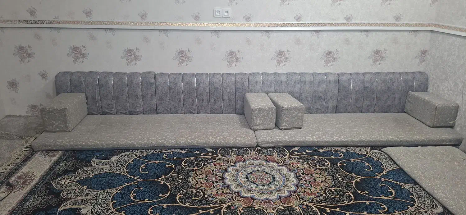 سه عدد قالی با ۵دست مبل عربی|مبلمان خانگی و میز عسلی|سعدآباد, |دیوار