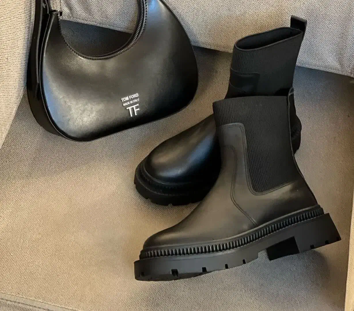 بوت زنانه|کیف، کفش، کمربند|رباط‌کریم, رباط‌کریم|دیوار