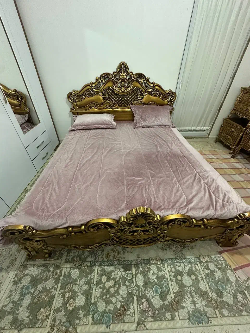 سرویس خواب سلطنتی تمام چوب اصل|تخت و سرویس خواب|قرچک, زیبا شهر|دیوار