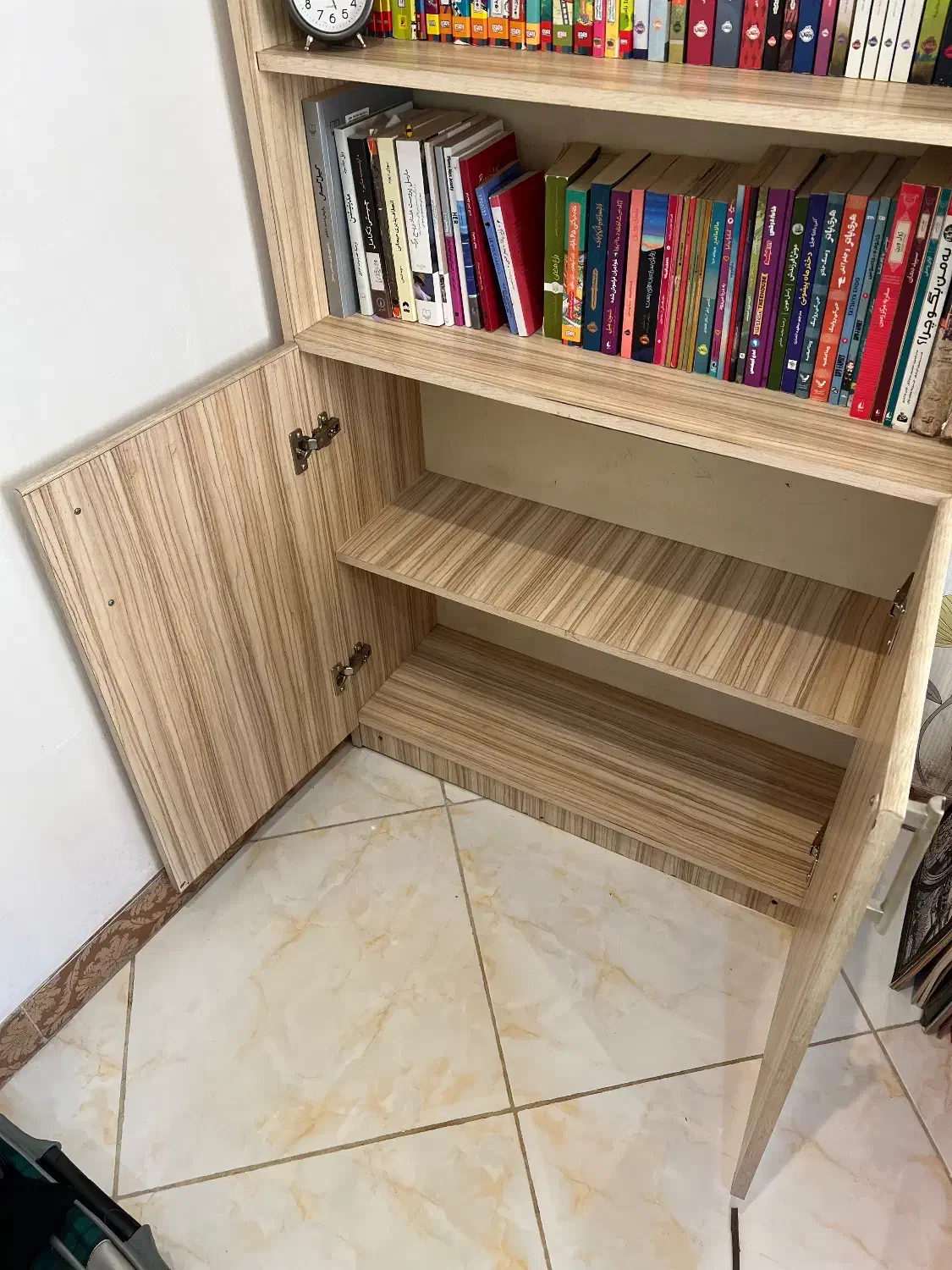 کتابخانه|کتابخانه، شلف، قفسه‌های دیواری|لنگرود, |دیوار