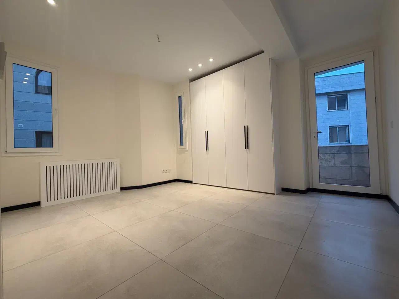 نیاوران/۱۶۰ متر ۳ خواب/تک واحدی/کلید نخورده