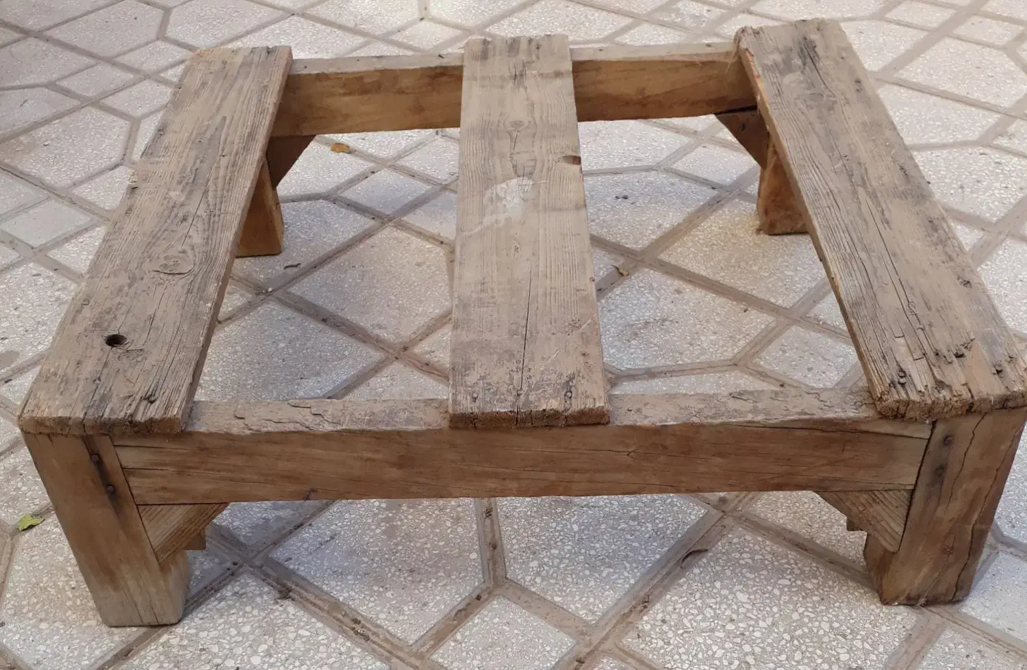 چهار پایه چوبی|کلکسیون اشیاء عتیقه|سبزوار, ولیعصر (نجار آباد)|دیوار