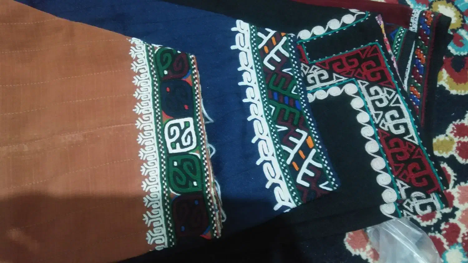 بالاق سنتی ترکمنی دست دوز|لباس|گنبد کاووس, |دیوار