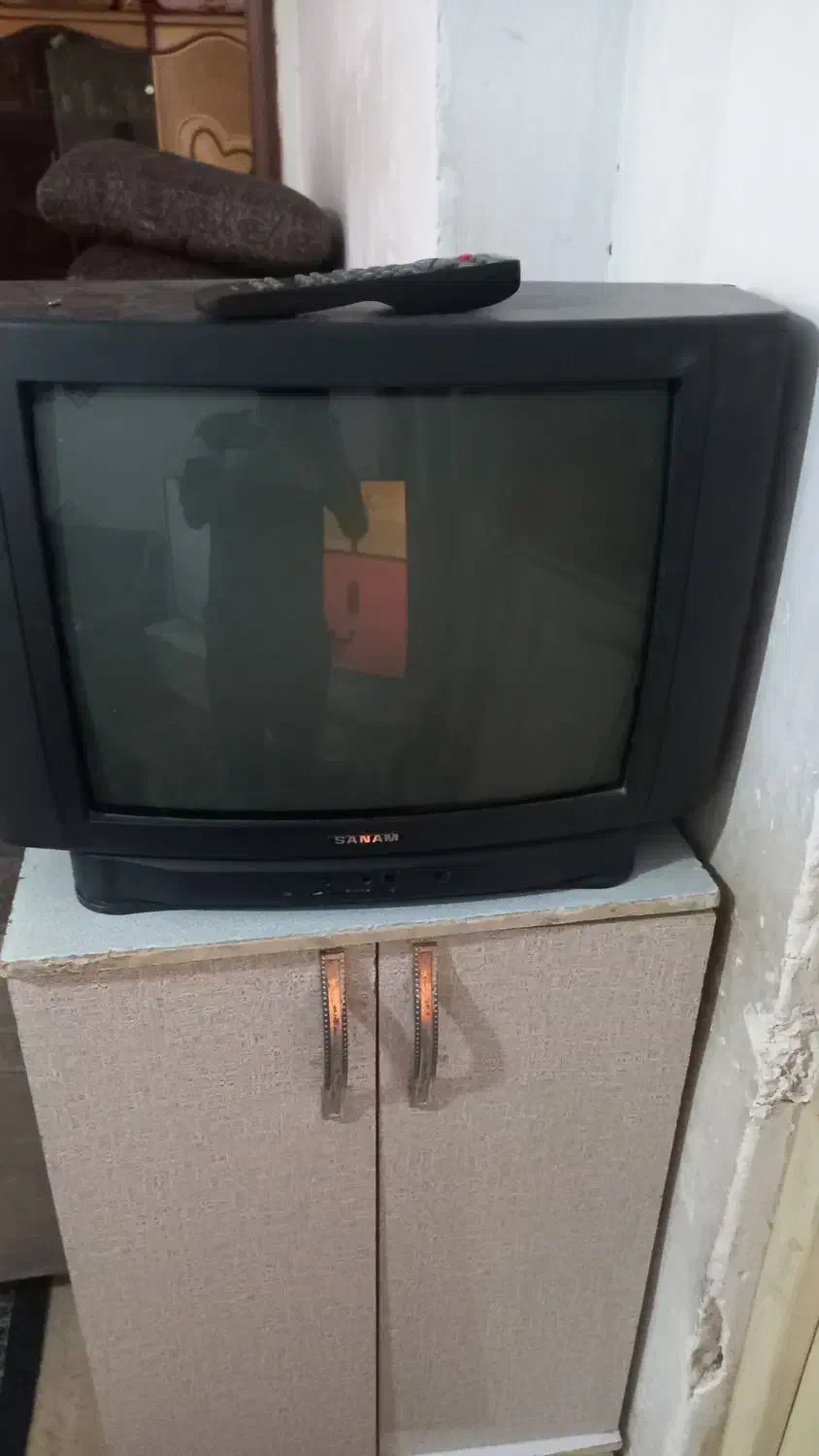 تلوزیون۲۱ اینچ و دیجیتال|تلویزیون و پروژکتور|یزد, |دیوار