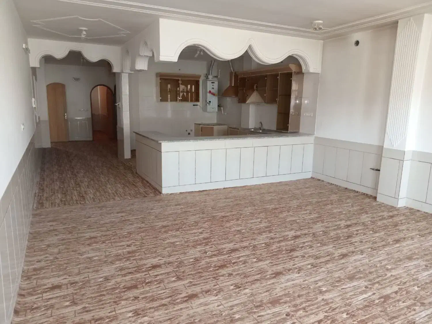 سروستان. فاز یک. طبقه بالا . دوخوابه|فروش آپارتمان|شهرضا, |دیوار