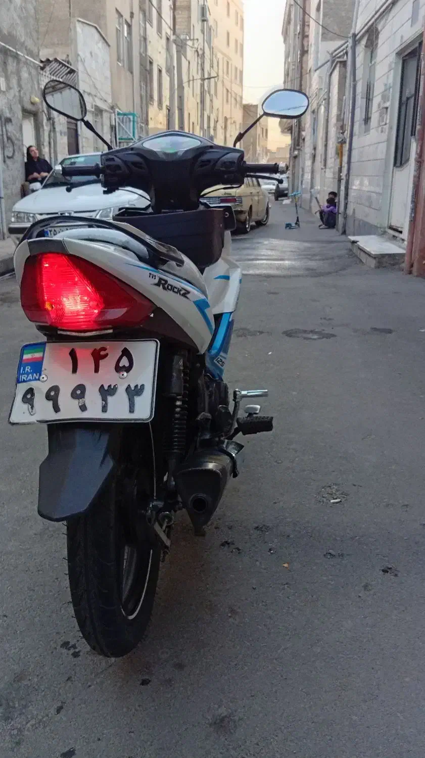 tvs|موتورسیکلت|اندیشه, اندیشه فاز ۱|دیوار