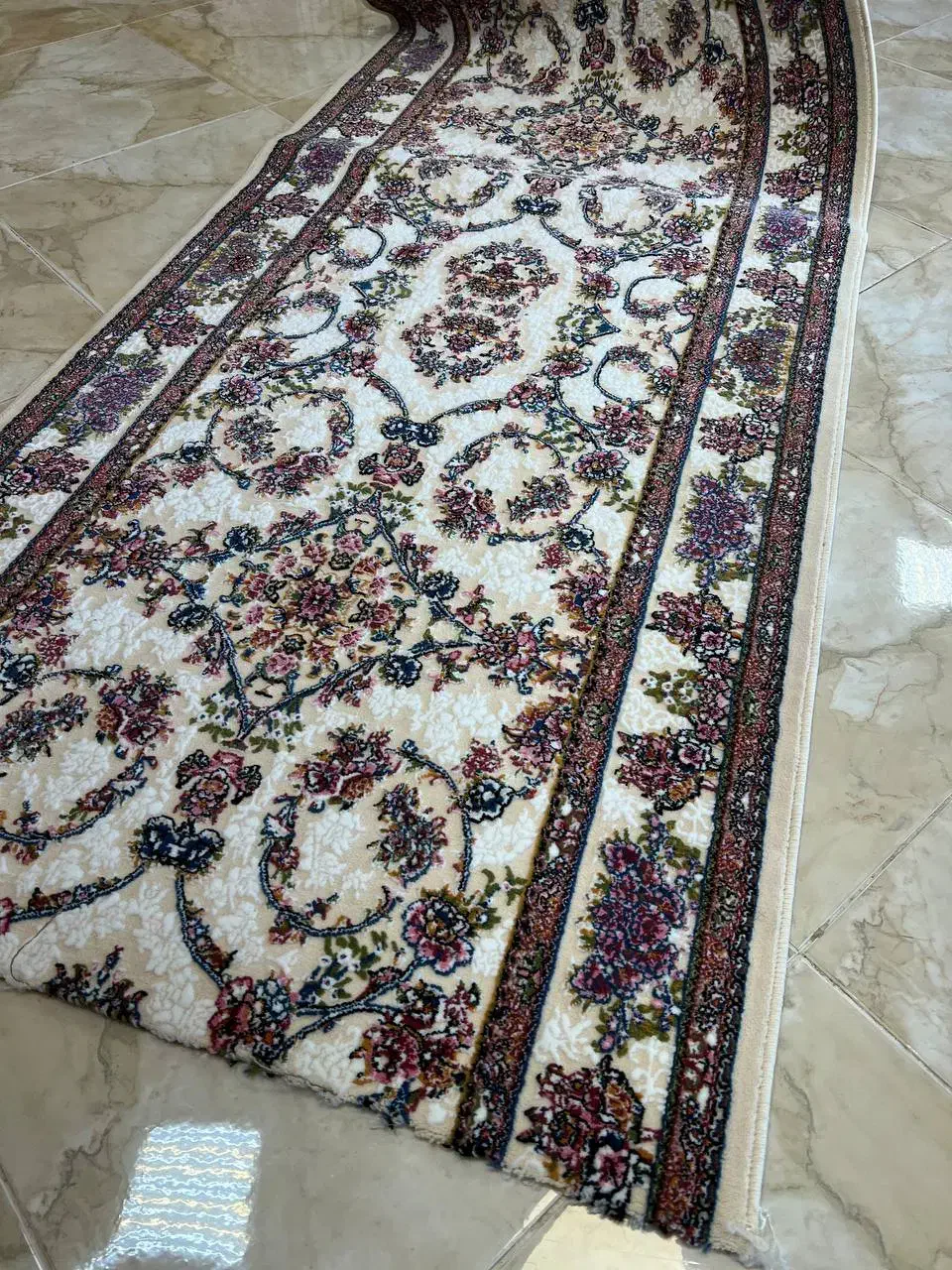 کناره فرش ۷۰۰ شانه گل برجسته/کرم سرمه ای نقرآبی|فرش|قم, نیروگاه|دیوار