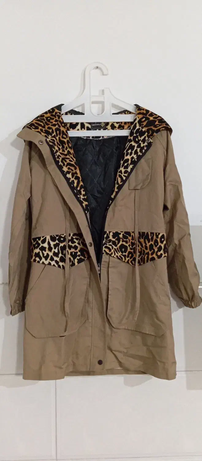 پالتو بارانی ربکا|لباس|قم, نیروگاه|دیوار