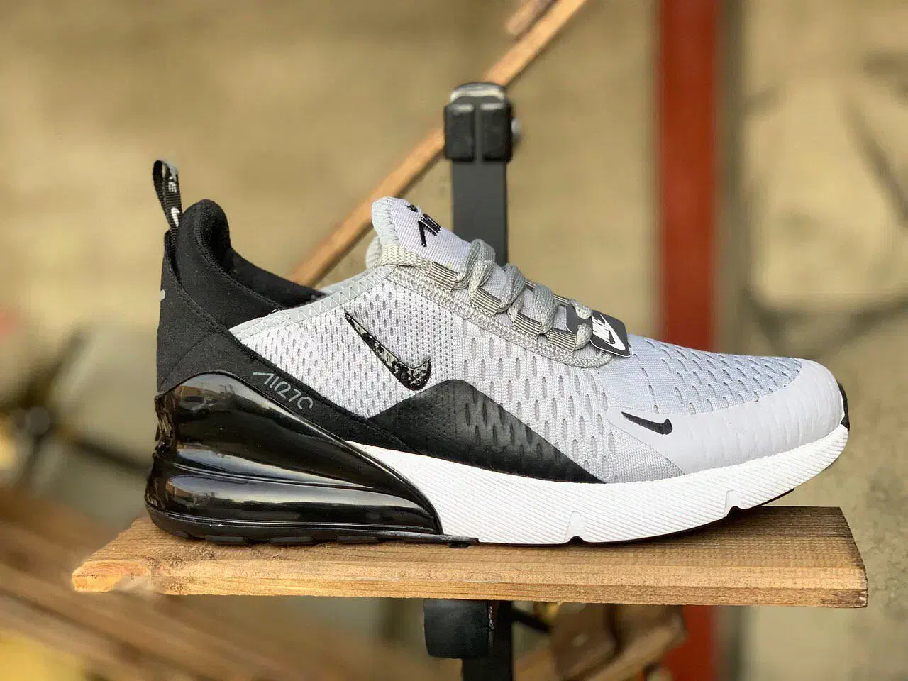 کتونی|کیف، کفش، کمربند|آران و بیدگل, |دیوار