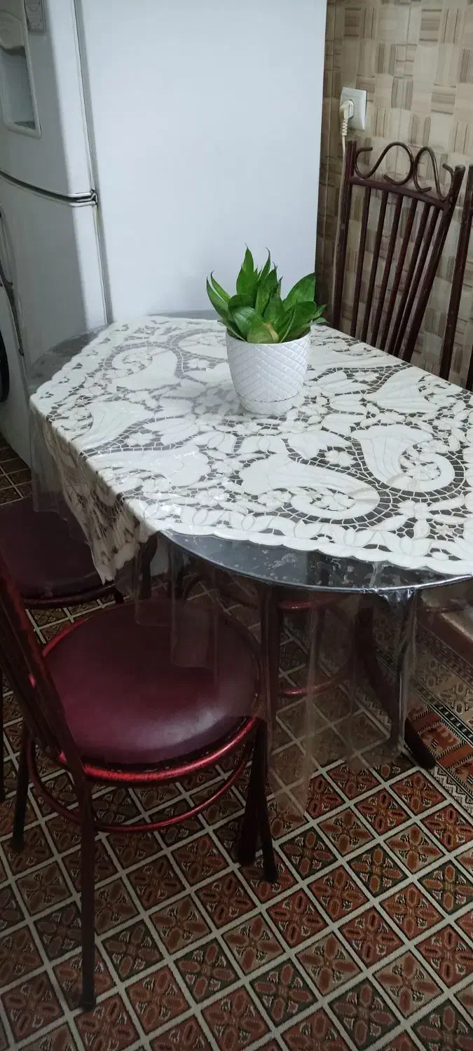 میز ناهارخوری سالم (۴نفره)|میز و صندلی غذاخوری|مشهد, ایثارگران|دیوار