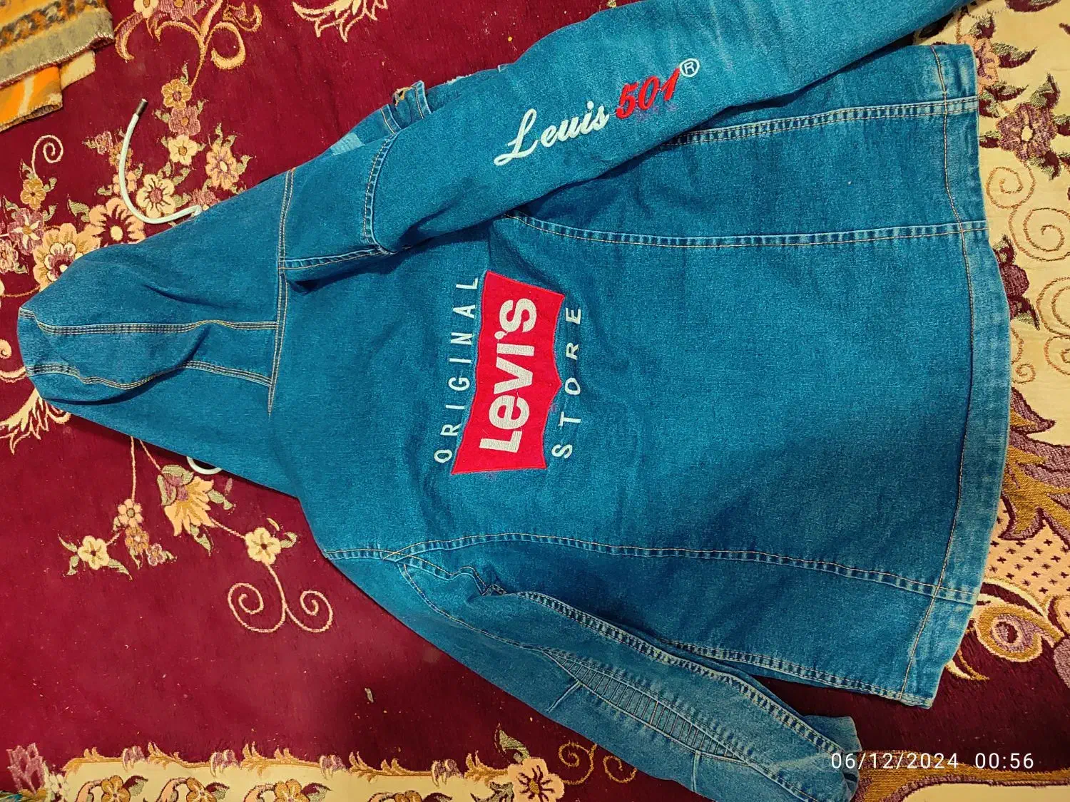 کاپشن لی|لباس|میبد, |دیوار