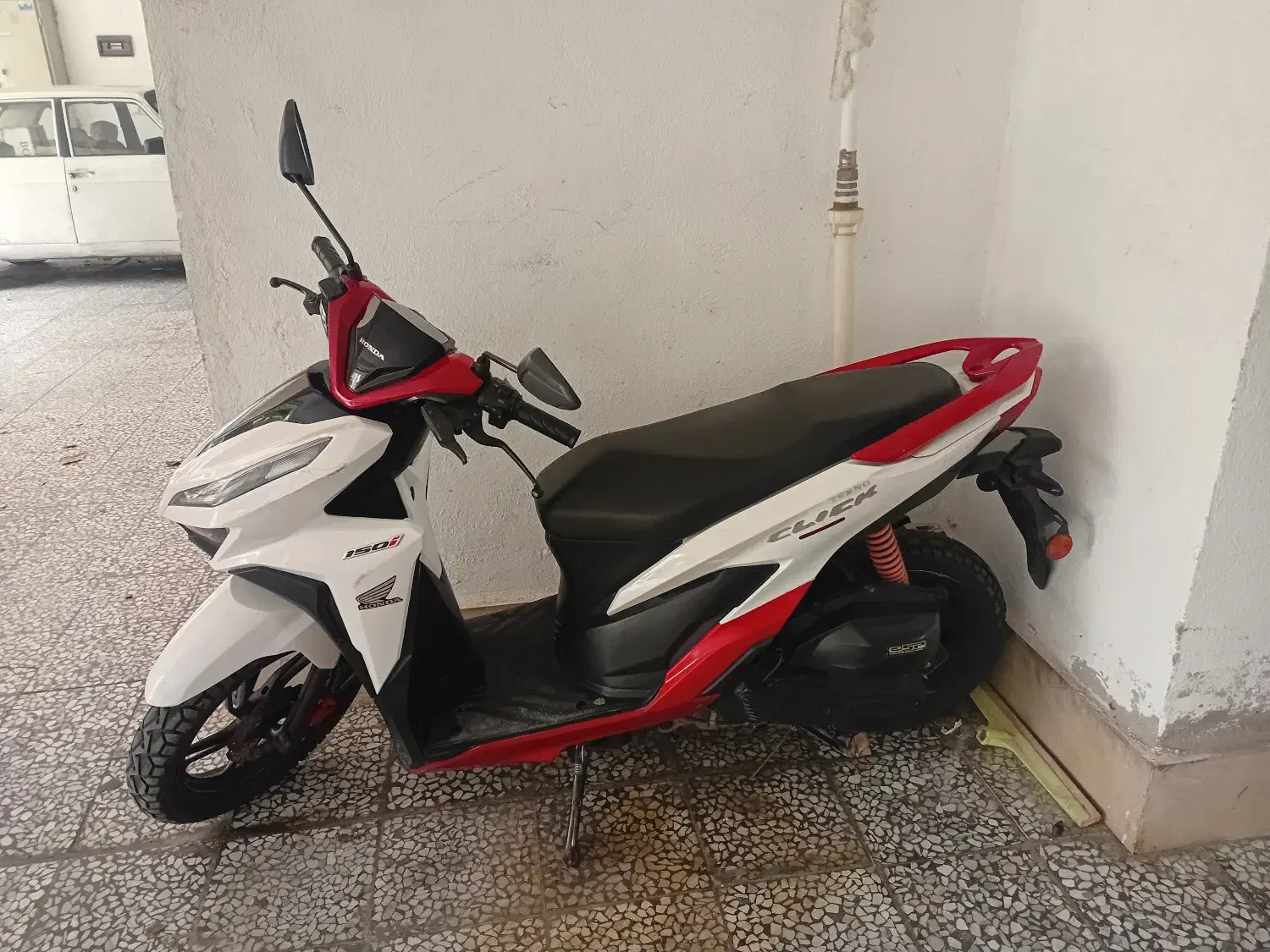 موتور کلیک مدل ۱۴۰۱ قرمز و سفید رادیاتور دار|موتورسیکلت|فریدونکنار, |دیوار