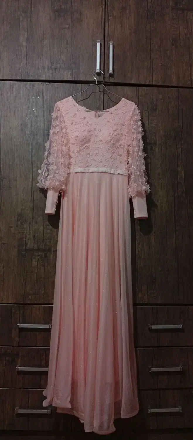 لباس مجلسی|لباس|خمام, |دیوار