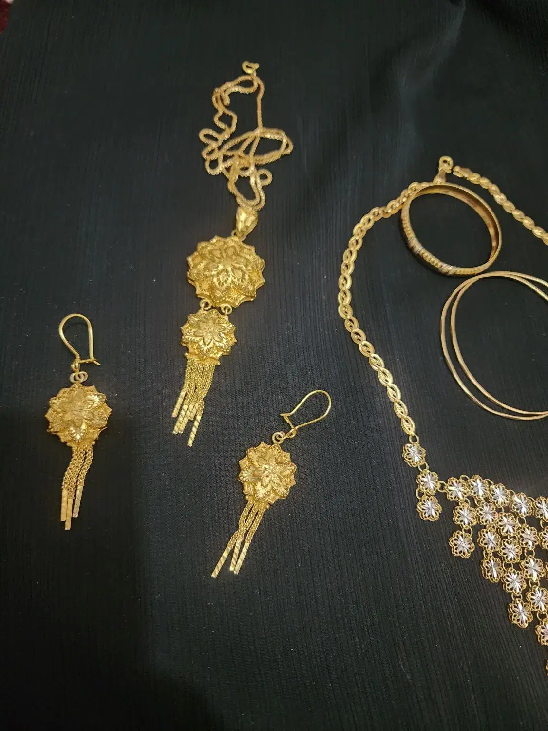 مقداری طلا|جواهرات|صدرا-فارس, فاز ۱|دیوار