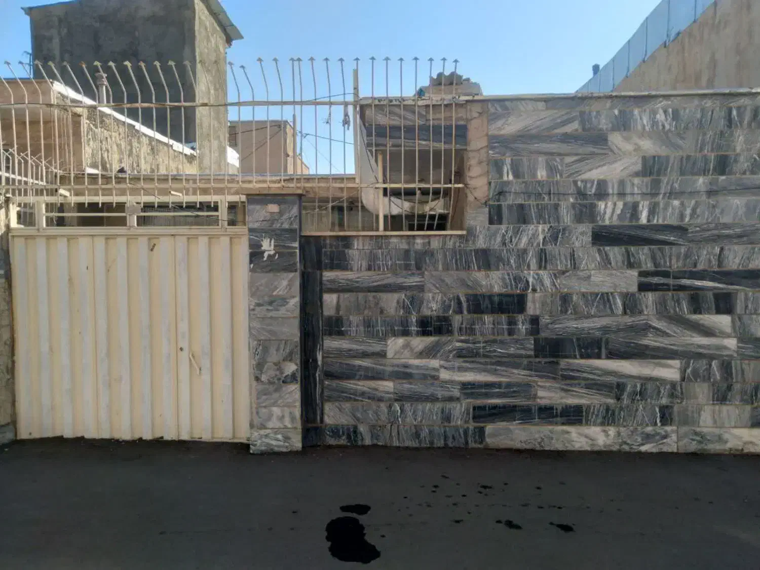 خانه ویلایی ماشین رو میدان کوروش|فروش خانه و ویلا|بروجرد, |دیوار