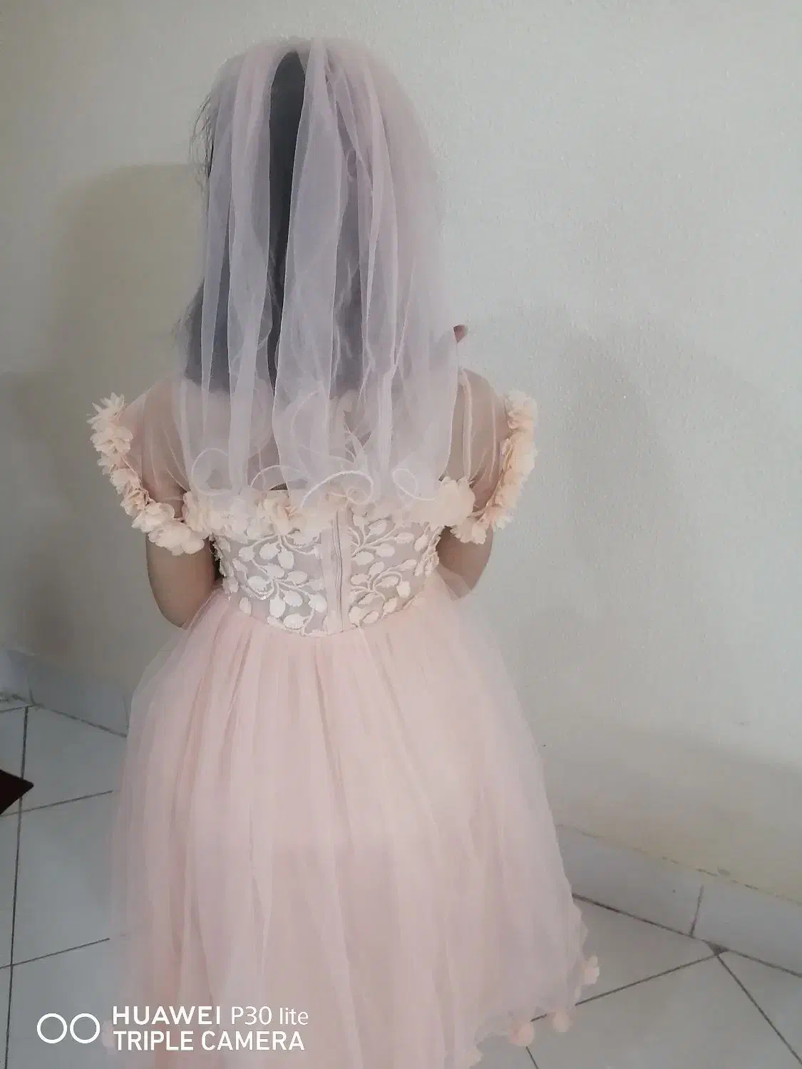 لباس عروس دخترانه|لباس|شاهینشهر, عطار|دیوار