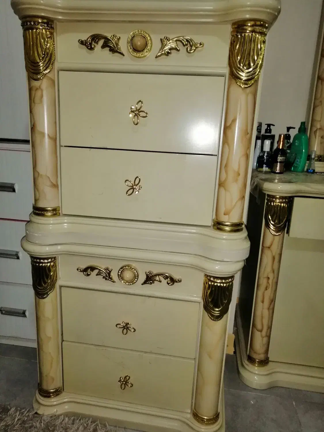 تخت خواب با همراه میز آرایش ودو عدد کنسول|تخت و سرویس خواب|قدس, شهر‌قدس|دیوار