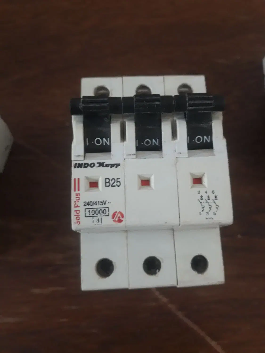 فیوز برق سه فاز . محافظ جان . کنداکتور|مصالح و تجهیزات ساختمان|زابل, |دیوار