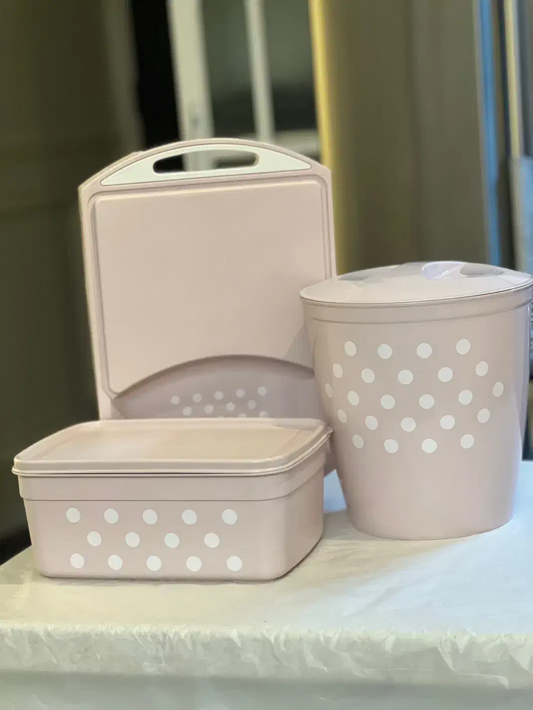 ظروف پلاستیکی و حصیری|ظروف نگهدارنده، پلاستیکی، یک‌بارمصرف|کرج, باغستان|دیوار