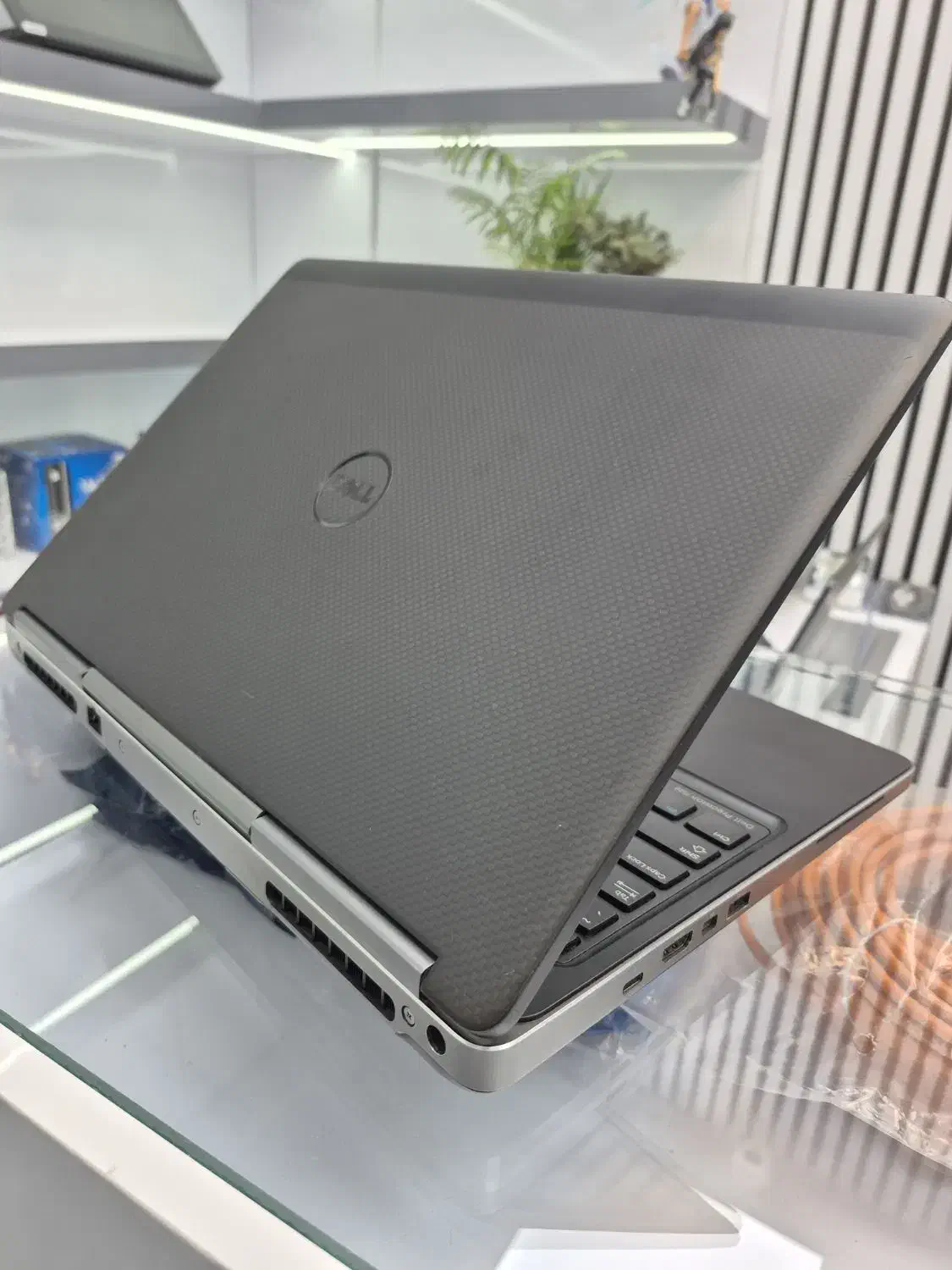 لپ تاپ کربنی دل با پردازنده نسل ۸ و گرافیک مجزا|رایانه همراه|کرمانشاه, |دیوار