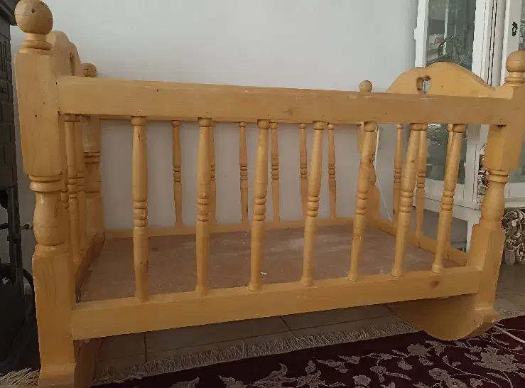 گهواره چوبی|تخت و صندلی بچه|قدس, شهر‌قدس|دیوار