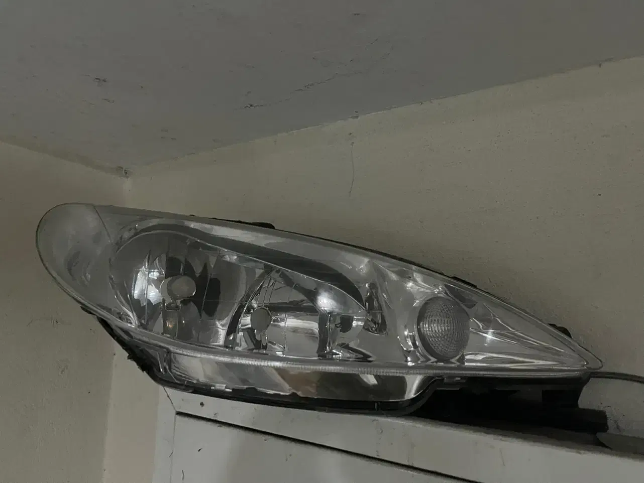 چراغ جلو ۲۰۶ مدرن|قطعات یدکی و لوازم جانبی|تهران, فلسطین (میدان انقلاب)|دیوار