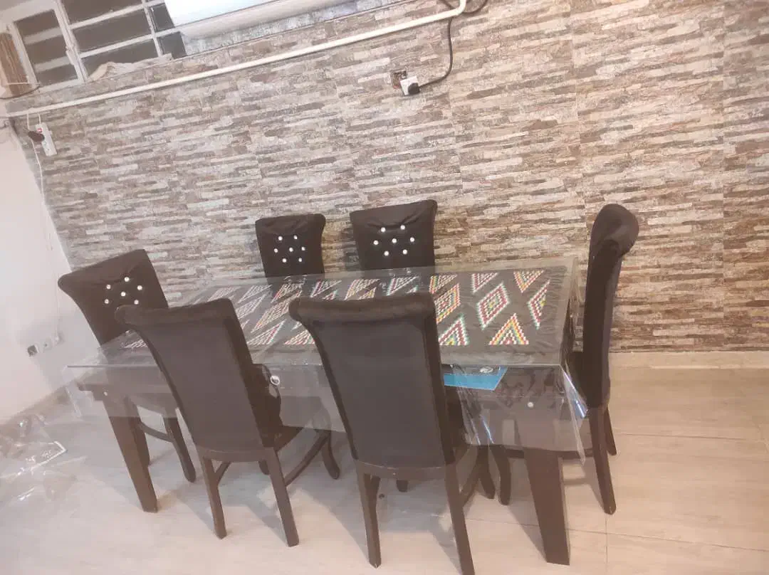 میز نهار خوری شیش نفره کاملا سالم بدون شکستگی|میز و صندلی غذاخوری|دوگنبدان, |دیوار