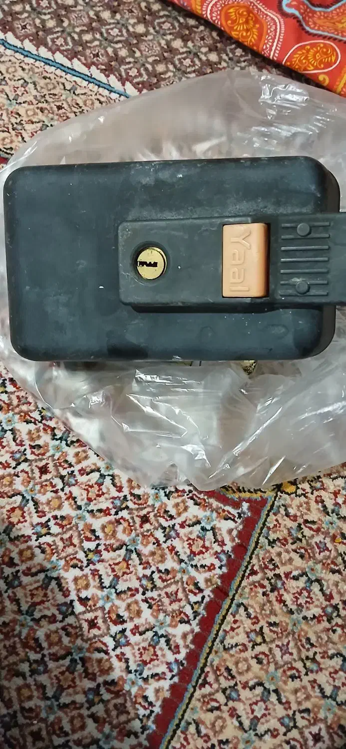 قفل|ابزارآلات|بندر انزلی, ساحل قو|دیوار