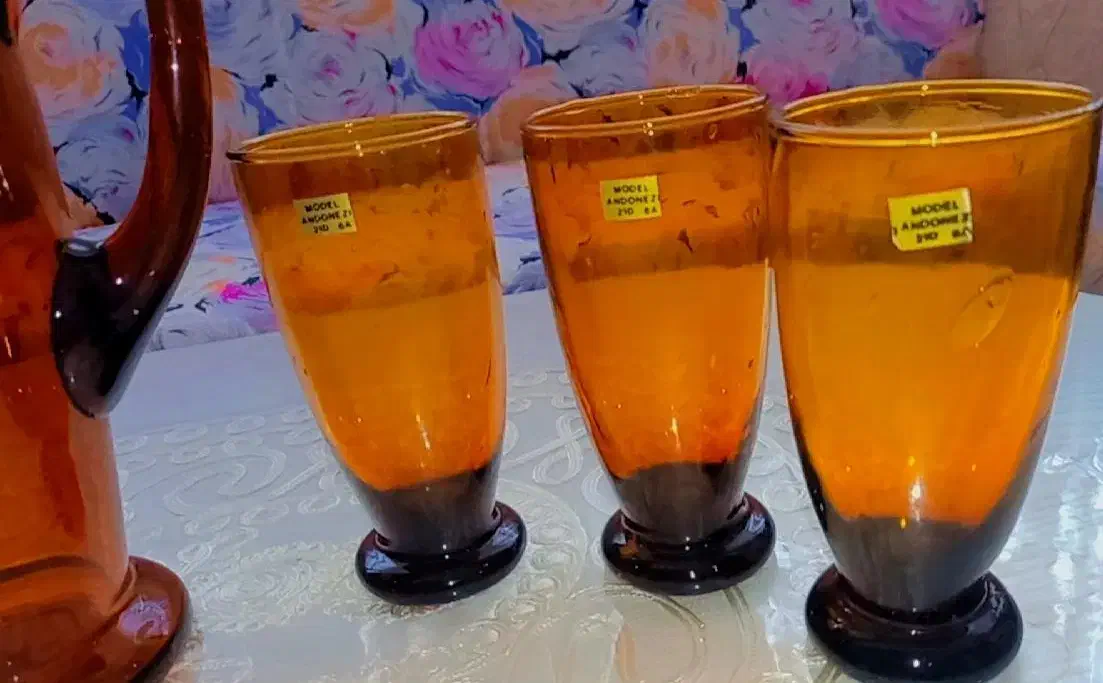 پارچ ولیوان قدیمی اندونزی کهربایی زیبا وآنتیک|کلکسیون اشیاء عتیقه|اسکو, |دیوار