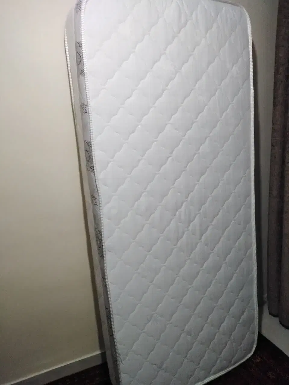 خوشخواب|تشک تختخواب|ری, شهادت|دیوار