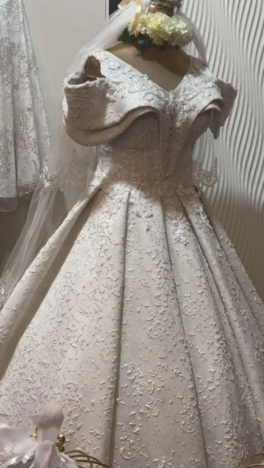 لباس عروس|لباس|تبریز, |دیوار