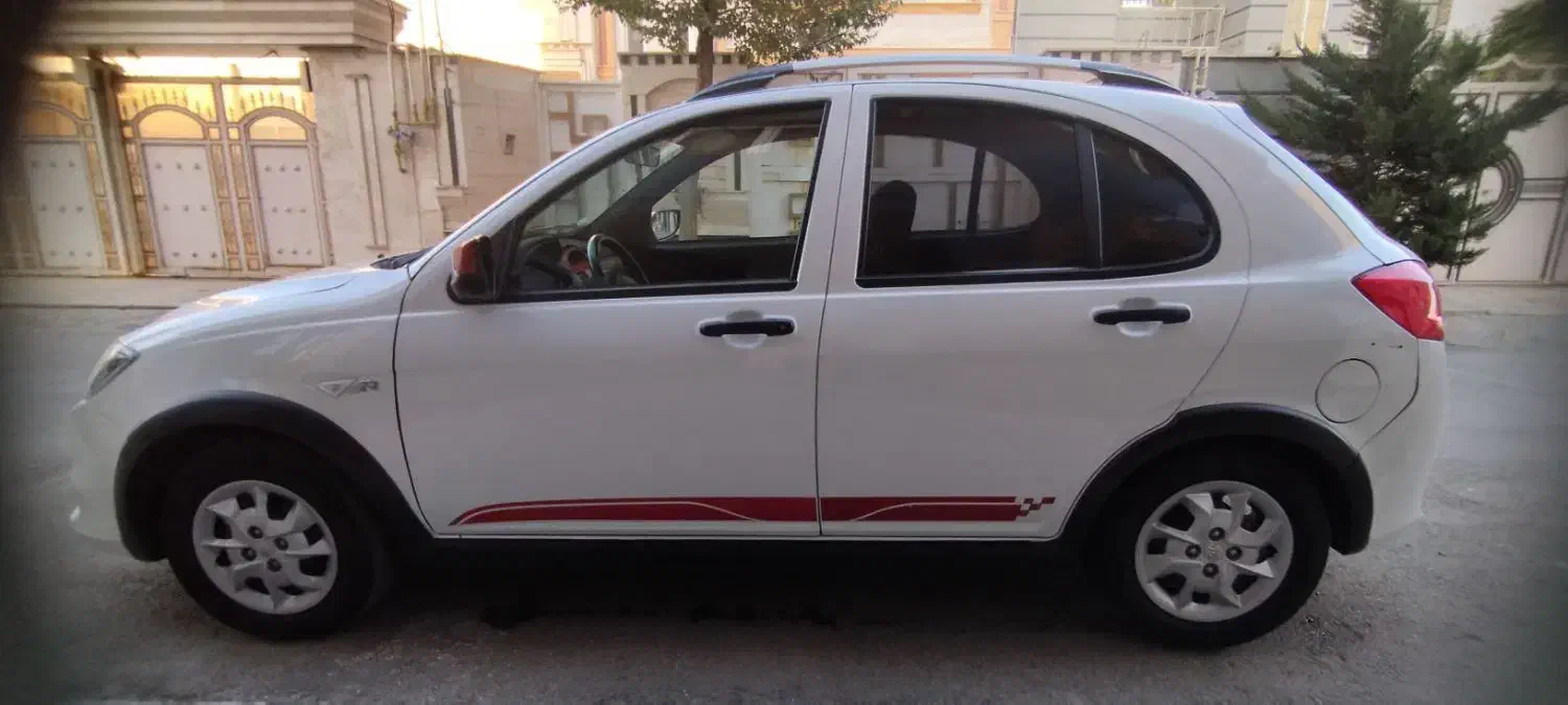 کوییکR مدل ۱۴۰۲  رنگ سفید قرمز خاص و بسیار تمیز|خودرو سواری و وانت|آبیک, |دیوار