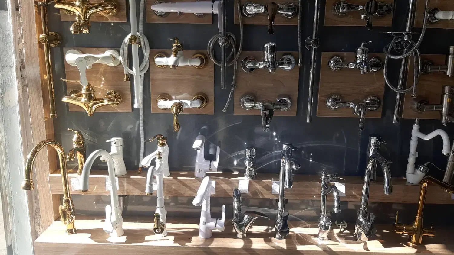 طرح تعویض شیرآلات و آبگرمکن کهنه بانو|لوازم سرویس بهداشتی|بروجرد, |دیوار