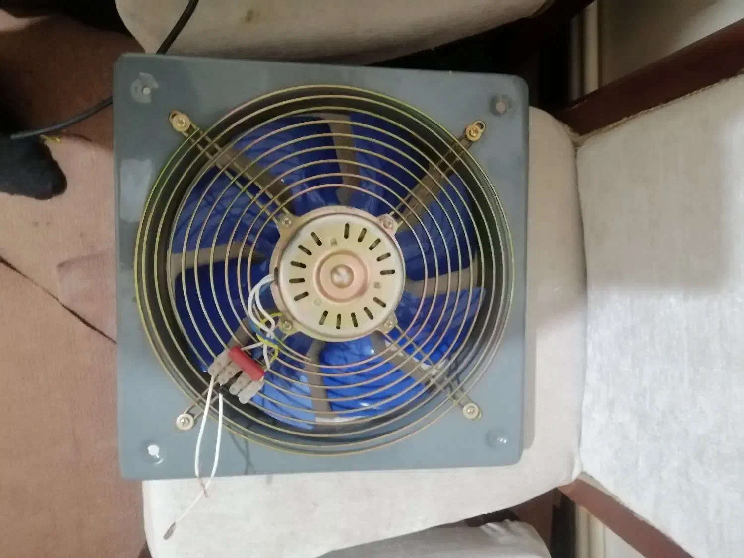 دوتا هواکش قدرتمند|پنکه و تصفیهکنندهٔ هوا|تبریز, |دیوار