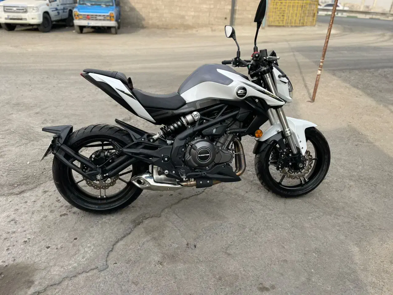 Q J 250 T2|موتورسیکلت|اندیشه, اندیشه فاز ۱|دیوار