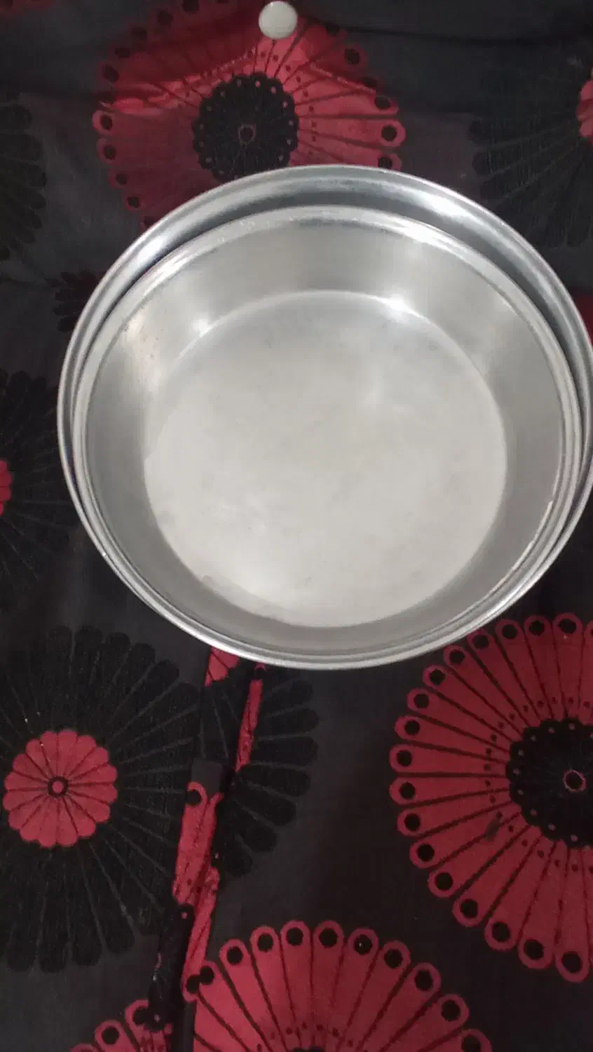 دوتا تابه روحی تمیز در حد نو|ظروف پخت‌وپز|نجف‌آباد, قلعه سفید|دیوار