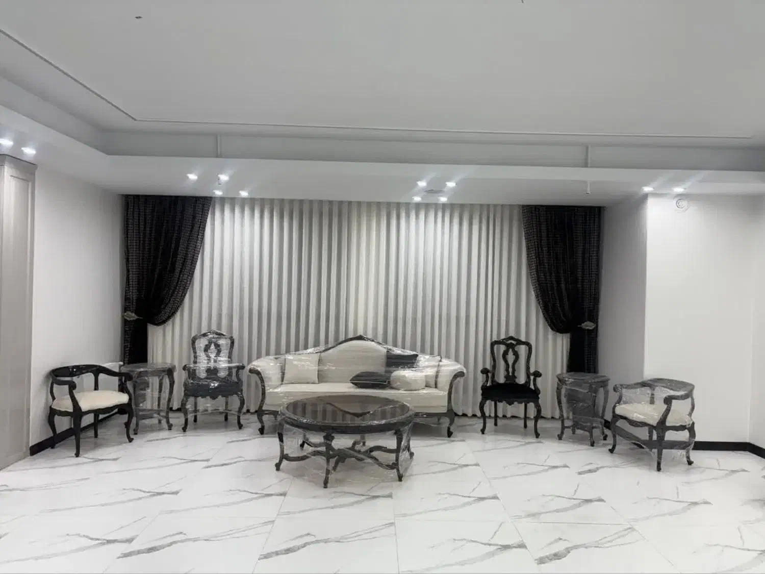 مبل کلاسیک نونو فروش فوری|مبلمان خانگی و میز عسلی|تهران, گلستان (شهرک راه آهن)|دیوار