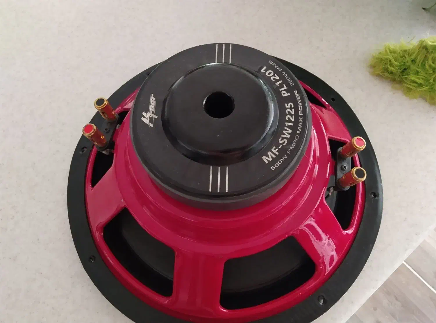 ساب باکس|صوتی و تصویری|برخوار, |دیوار