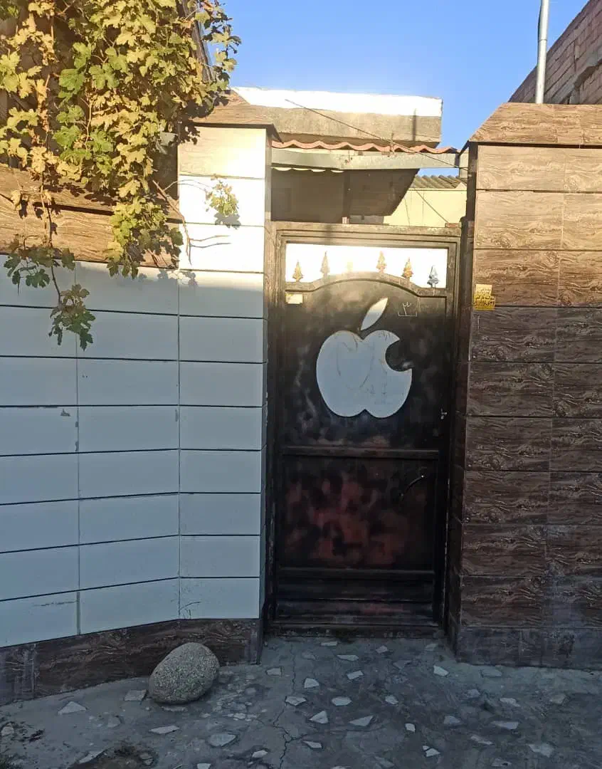 درب حیاط همراه باقفل|مصالح و تجهیزات ساختمان|نگین شهر, |دیوار