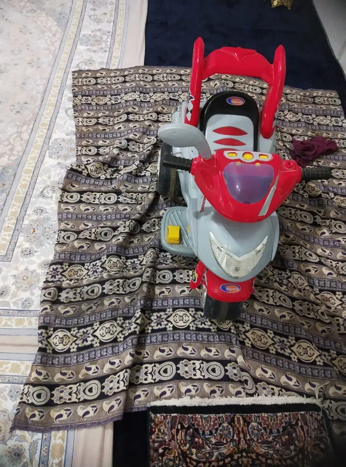 سه چرخه شارژی کارکرده|اسباب و اثاث بچه|محمدشهر, کوی بهار|دیوار