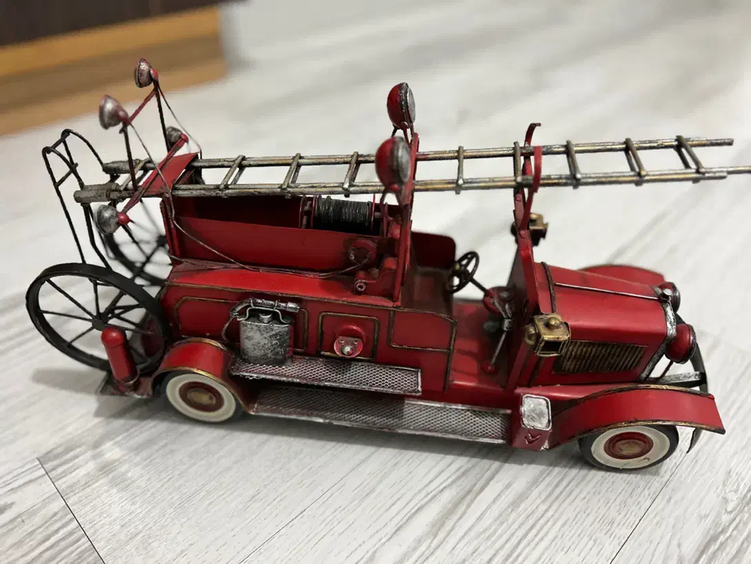 ماشین فلزی دست ساز|کلکسیون اشیاء عتیقه|اصفهان, خواجو|دیوار