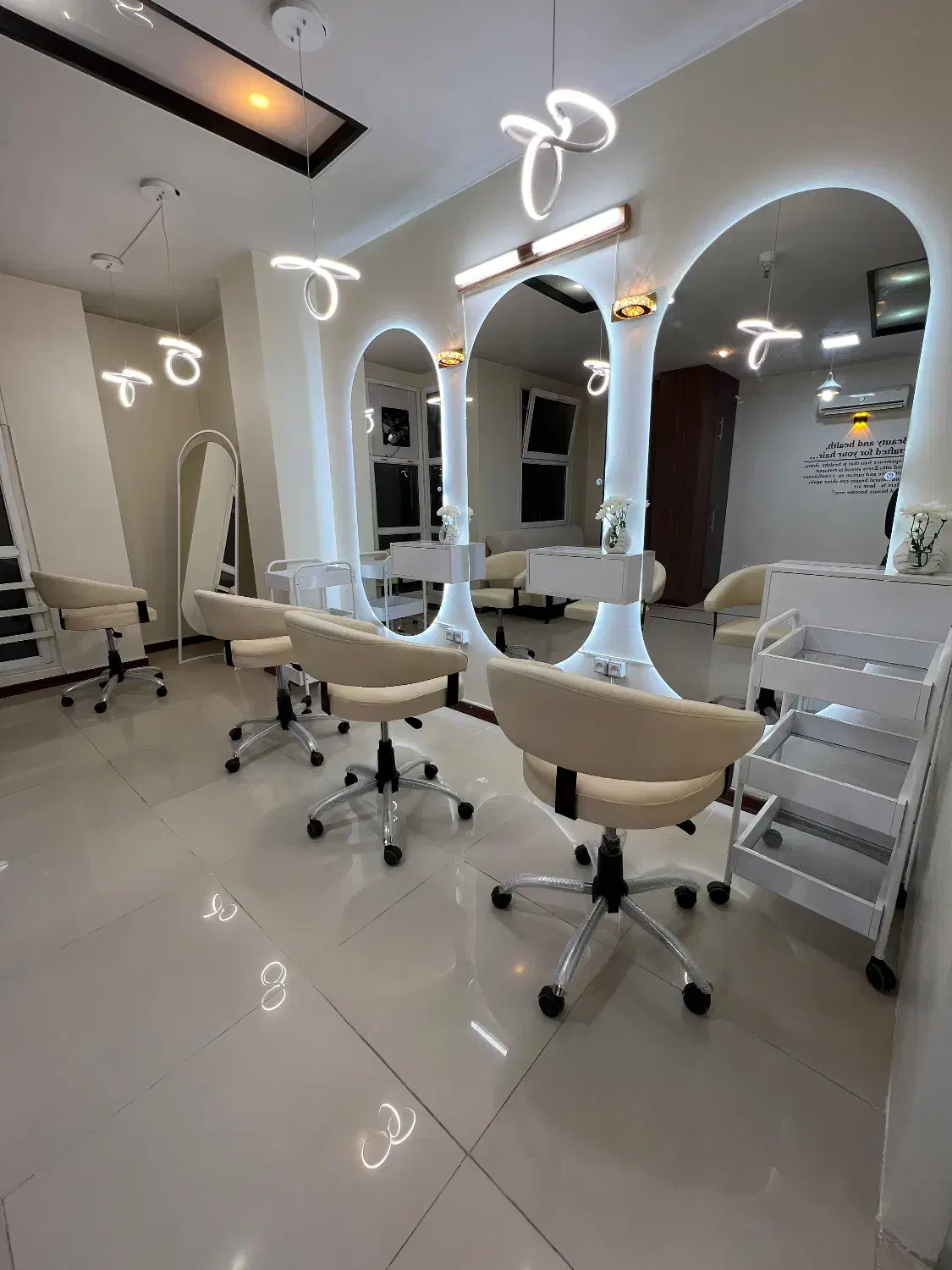 اجاره لاین های زیبایی|خدمات آرایشگری و زیبایی|اصفهان, گلزار|دیوار