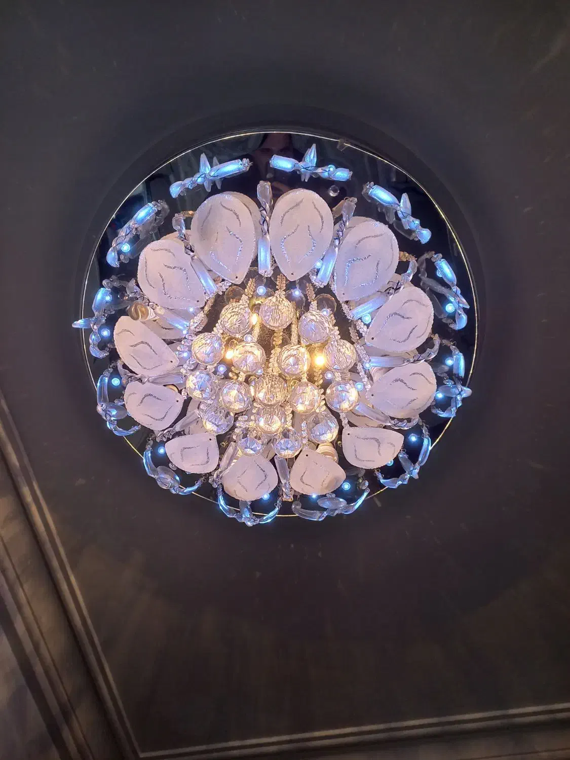 یک عدد لوستر سقفی کریستالی کاملا نو دارای ۳ رنگ|لوستر و چراغ آویز|تهران, یافت آباد جنوبی|دیوار