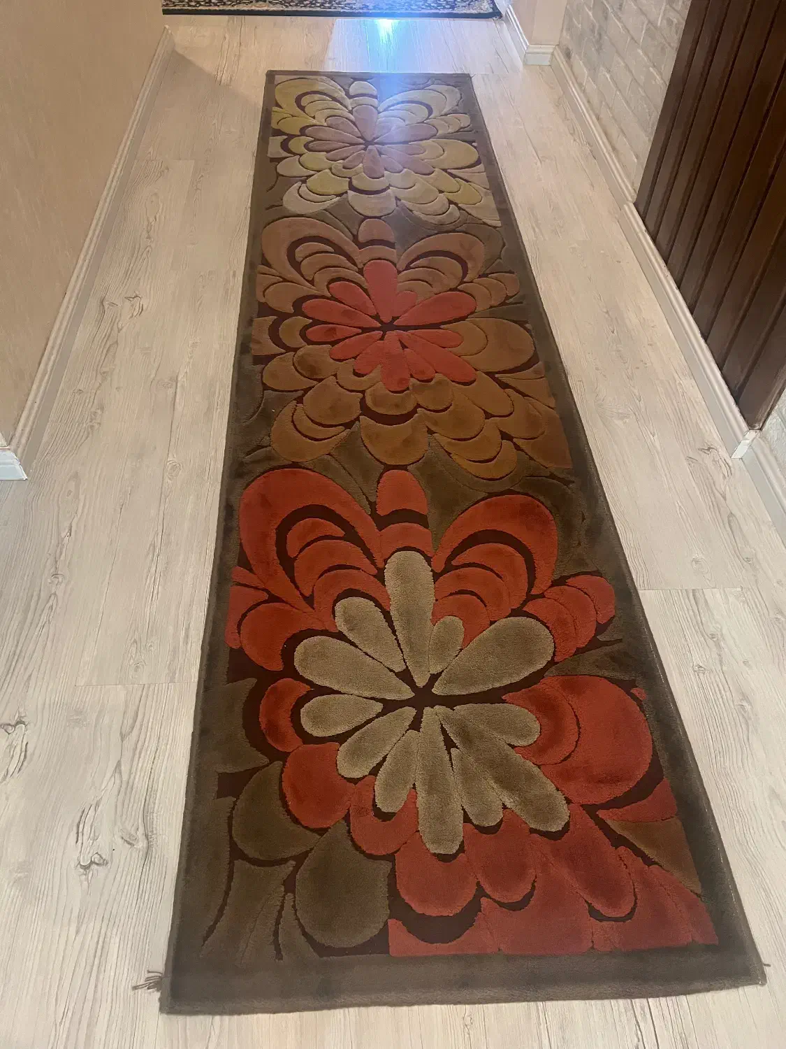 دوتا فرش راهرویی|فرش|رشت, گلسار|دیوار