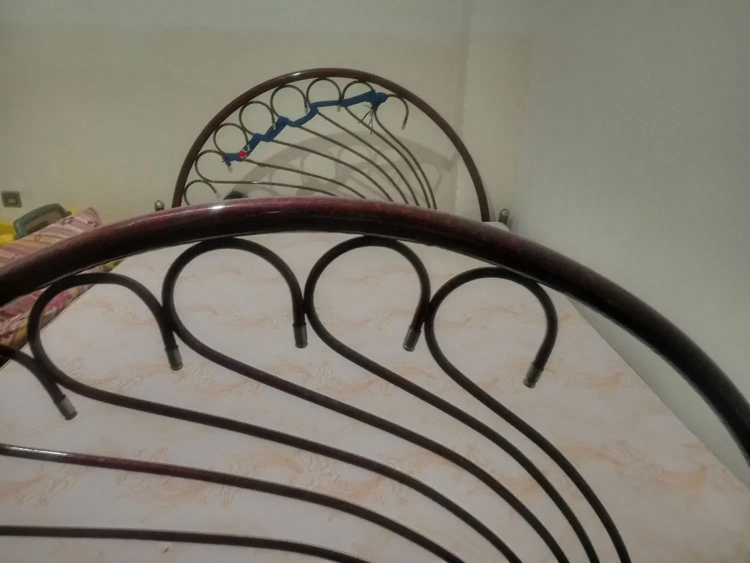 تخت دو نفره فرفورژه|تخت و سرویس خواب|کرمان, |دیوار