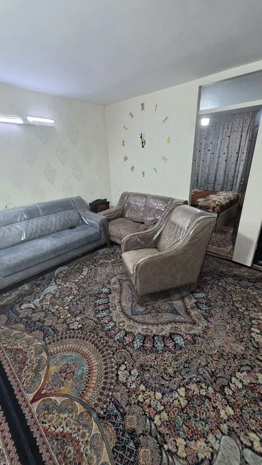 مبل در حد نو ده نفره|مبلمان خانگی و میز عسلی|ری, اقدسیه|دیوار