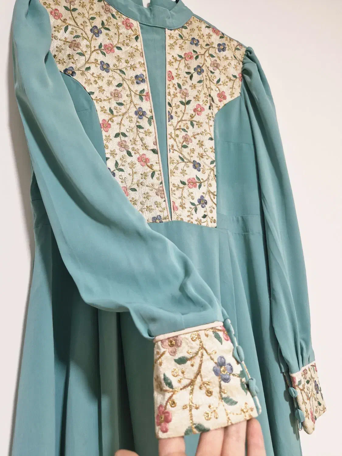 لباس|لباس|همدان, |دیوار